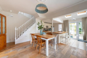 Peaceful Oasis 3 Beds House with Garden and Parking
